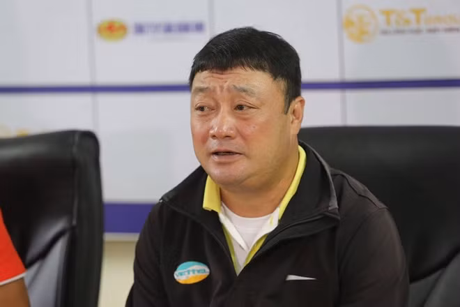 HLV Trương Việt Hoàng.