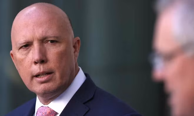 Bộ trưởng Nội vụ Peter Dutton khẳng định Australia có thể cho giám sát công dân của mình theo quy định trong chiến lược an ninh mạng mới. Ảnh: The Guardian.
