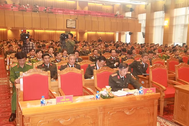 Các đại biểu dự hội nghị.