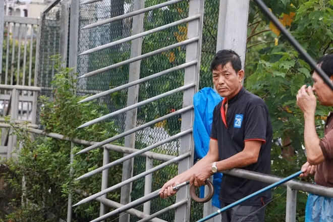 Cách đánh bắt chủ yếu là dùng cần câu hoặc cất vó.