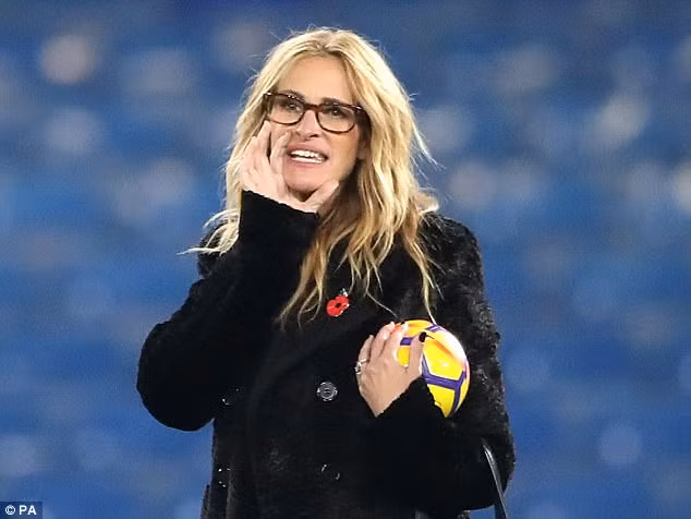 Julia Roberts là fan ruột của Man Utd. Ảnh: PA.