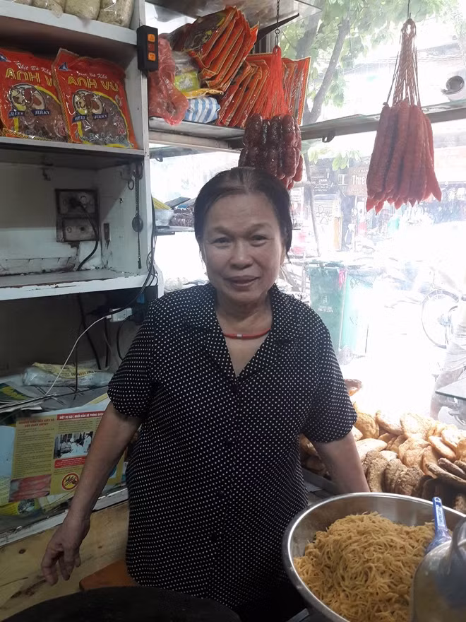 Bà Nguyễn Thị Chấn.