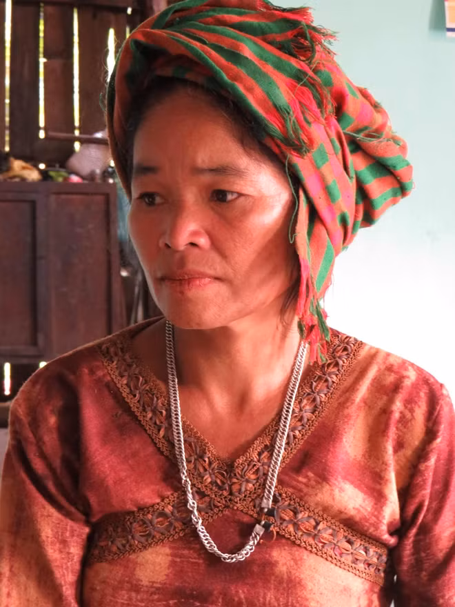 Bà Y Nhoong, người phụ nữ dân tộc Ma Coong uy tín bậc nhất ở xã rẻo cao Thượng Trạch.