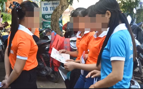 "Tín dụng đen" đánh vào cuộc sống khó khăn của công nhân.
