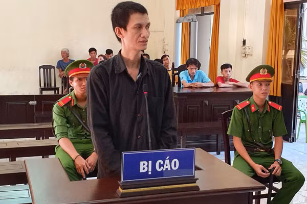 Bị cáo Lê Văn Tân tại tòa. Bị cáo Lê Văn Tân tại tòa.