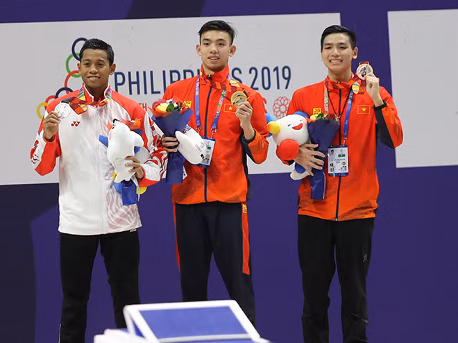 Kình ngư Nguyễn Huy Hoàng (giữa) đã giành vé dự Olympic 2020. Kình ngư Nguyễn Huy Hoàng (giữa) đã giành vé dự Olympic 2020.