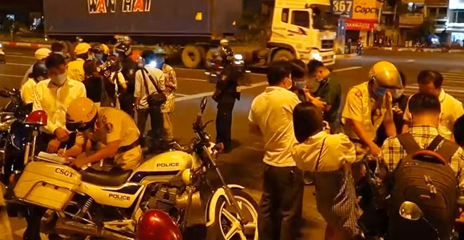 CSGT Công an TP HCM liên tiếp ra quân xử lý vi phạm trật tự an toàn giao thông trên địa bàn.