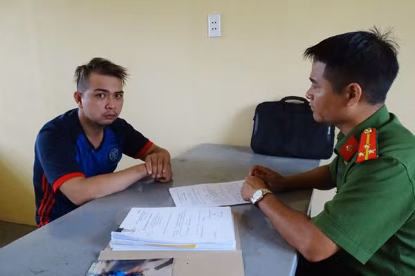 Đối tượng Trịnh Duy Phương tại cơ quan điều tra.