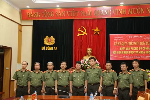 Văn phòng Bộ Công an ký Quy chế phối hợp với Viện Chiến lược và Khoa học 