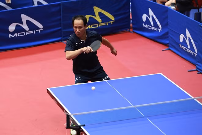 Tại nội dung đơn nam, vận động viên Khổng Hà của đội Liên chi hội Nhà báo Bộ Công an 1 đã giành chiến thắng 3-0 (11-9; 11-5; 11-7) trước vận động viên Đỗ Quang Trung.