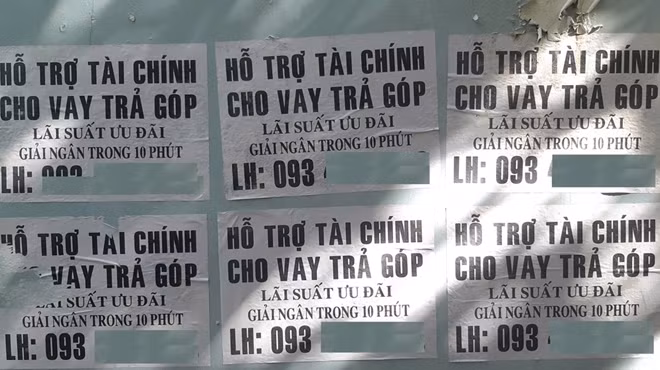 Hình thức cho vay đều mang danh nghĩa hỗ trợ tài chính được dán ở những nơi công cộng, dễ quan sát.