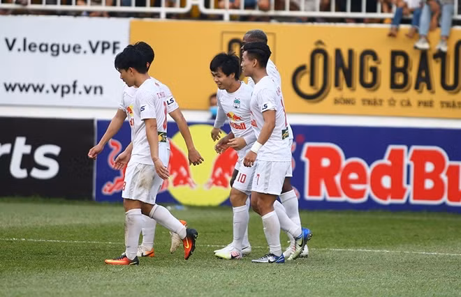 HAGL hiện vẫn đang đứng đầu bảng V.league. Ảnh: CTV.