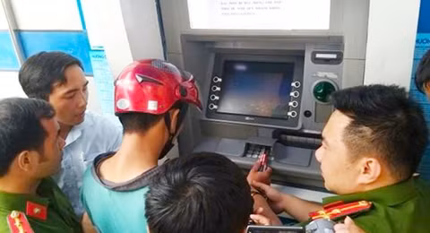 Thẻ từ ATM vẫn có thể sử dụng sau 31/12/2021 ảnh 2