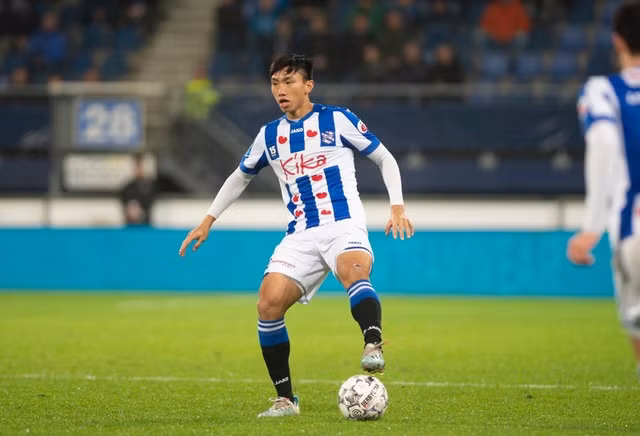 Văn Hậu gần như chắc chắn có thêm một mùa bóng nữa ở châu Âu. Ảnh: SC Heerenveen
