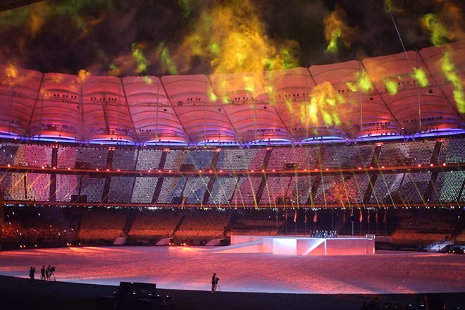 Màn trình diễn ánh sáng trên sân Sân Bukit Jalil.