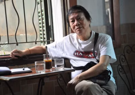 Đạo diễn, NSND Đặng Nhật Minh trong buổi sáng mùa thu Hà Nội.
