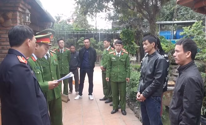 Lực lượng Công an thi hành Lệnh khám xét nơi ở của Lê Quang Cường.