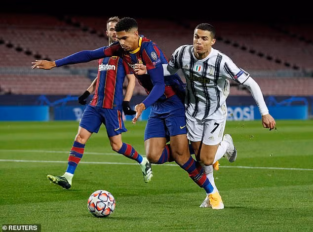 CR7 có cú đúp góp công trong chiến thắng 3-0 của Lão bà.