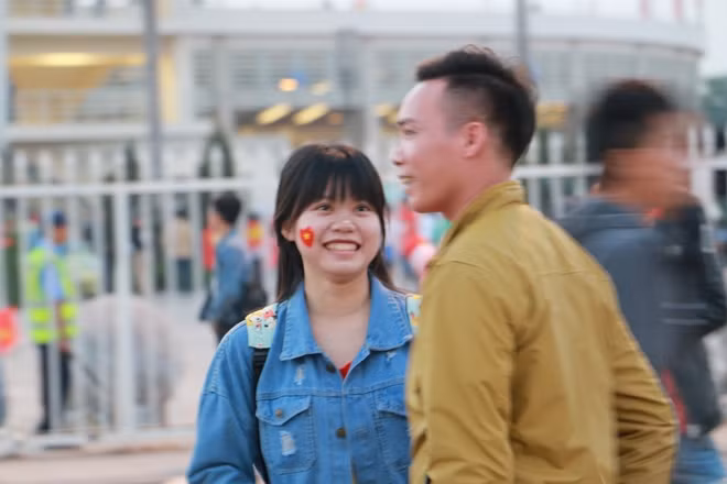 Một fan nữ khác.