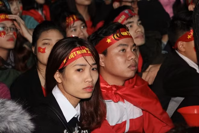 Hụt hẫng, tiếc nuối là cảm xúc của rất nhiều CĐV đội bóng áo đỏ. Chúng ta xứng đáng được vô địch sau những nỗ lực không biết mệt mỏi của thày trò Pak Hang-seo.