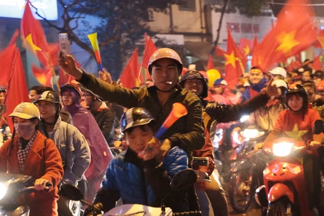 Dù U23 Việt Nam không thể giành chức vô địch và mang được chiếc Cup về nước nhưng với người hâm mộ, đoàn quân Pak Hang-seo vẫn là người hùng.