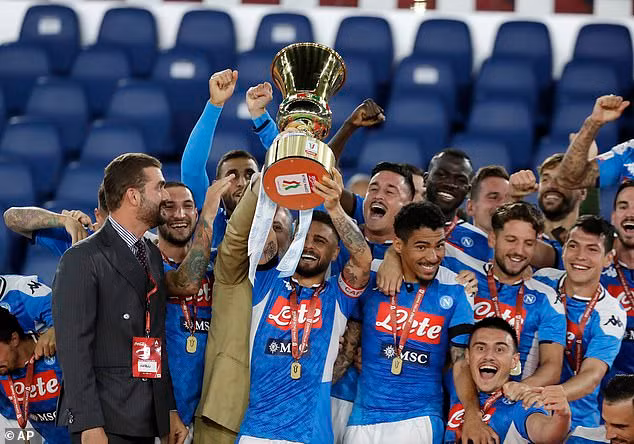 Napoli vô địch Coppa Italia.