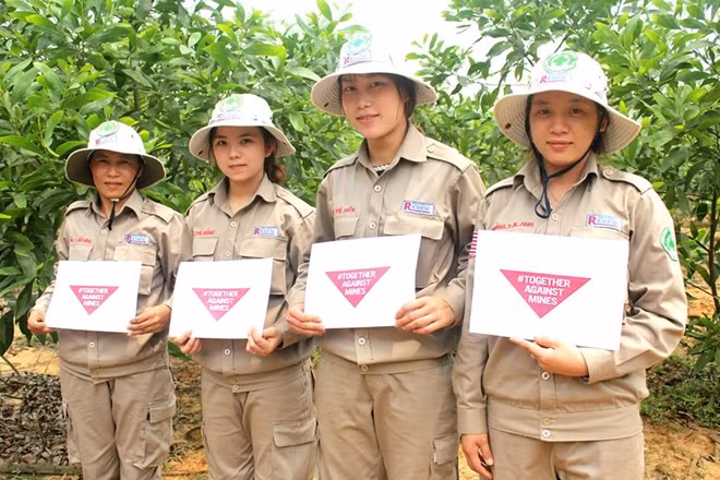 Dẫu gian nan, nguy hiểm nhưng những người phụ nữ này chưa khi nào đầu hàng.