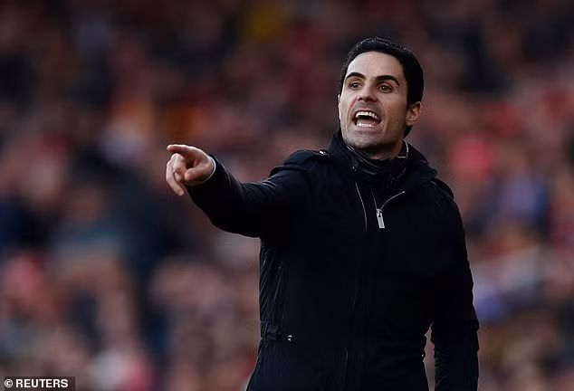 HLV Mikel Arteta.