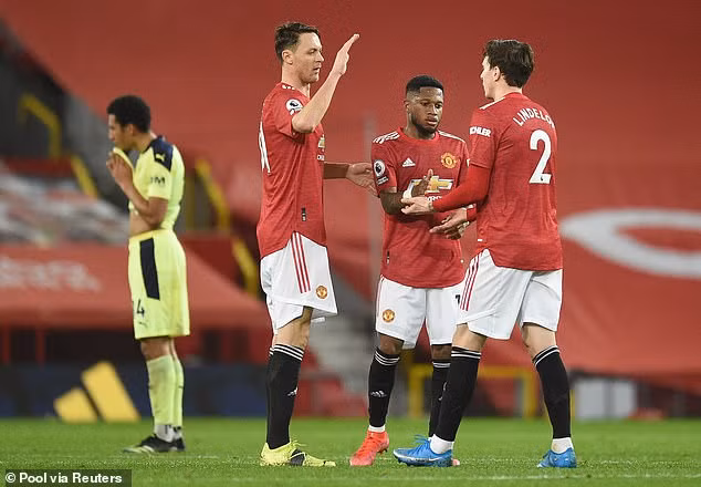 Sự tự tin của MU hoàn toàn có cơ sở bởi Newcastle đã thua cả 3 lần gần nhất ghé thăm Old Trafford trước vòng 25 Premier League mùa này. Tính rộng hơn, Newcastle nhận về tới 15 thất bại, 4 trận hòa và chỉ 1 lần chiến thắng khi làm khách của Quỷ đỏ thành Manchester.