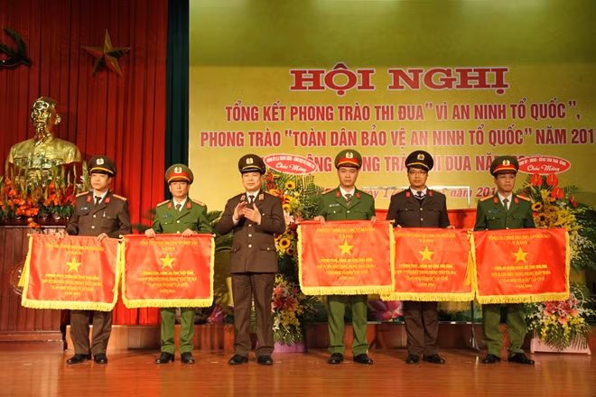 Phòng PC45 Công an tỉnh Thái Bình được khen thưởng vì những thành tích xuất sắc trên các mặt công tác.