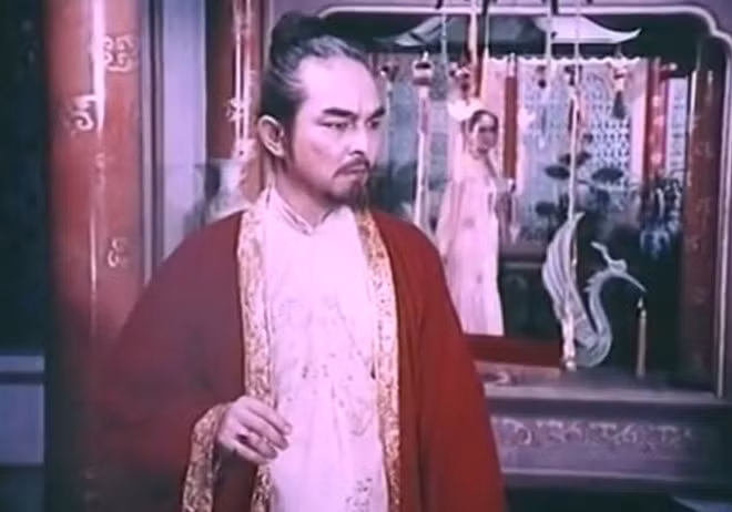 Nghệ sỹ Nhân dân Thế Anh vào vai chúa Trịnh Sâm trong "Đêm hội Long Trì".