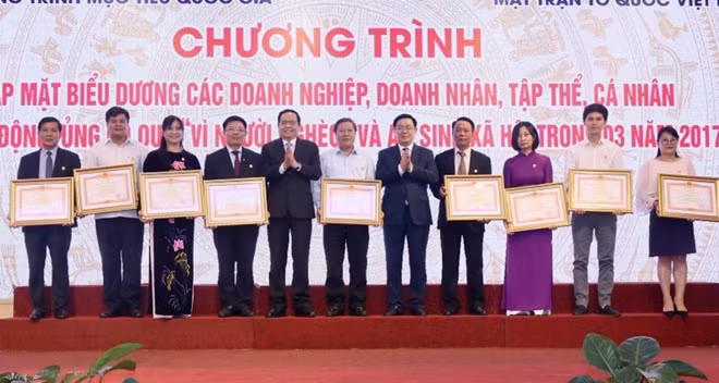 Phó Thủ tướng Vương Đình Huệ tặng Bằng khen cho các tập thể và cá nhân đạt thành tích xuất sắc