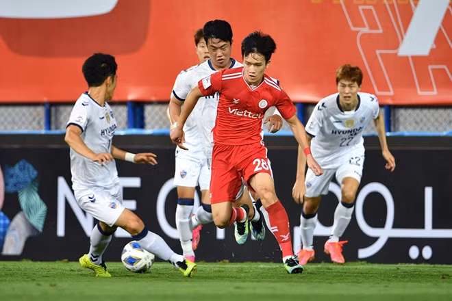 Viettel FC phải đối đầu với các nhà đương kim vô địch Ulsan Hyundai FC ngay trong trận đấu đầu tiên. Ảnh: AFC.