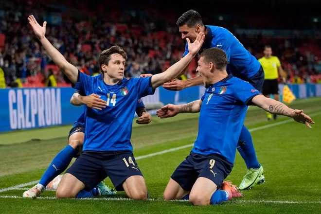 Bàn thắng mở tỷ số của Chiesa là bước ngoặt của trận đấu. Ảnh: UEFA.