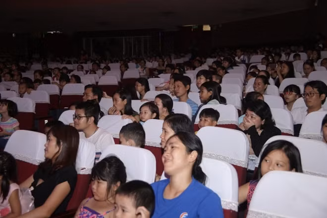 Sân khấu thiếu nhi đang bị “ngó lơ”.