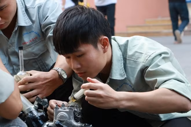 Để có được một chiếc xe SuperCub50 hoàn chỉnh, cả nhóm đã mất không ít công sức từ phác thảo hình dáng, tìm kiếm linh kiện cho đến vận hành thử nghiệm...