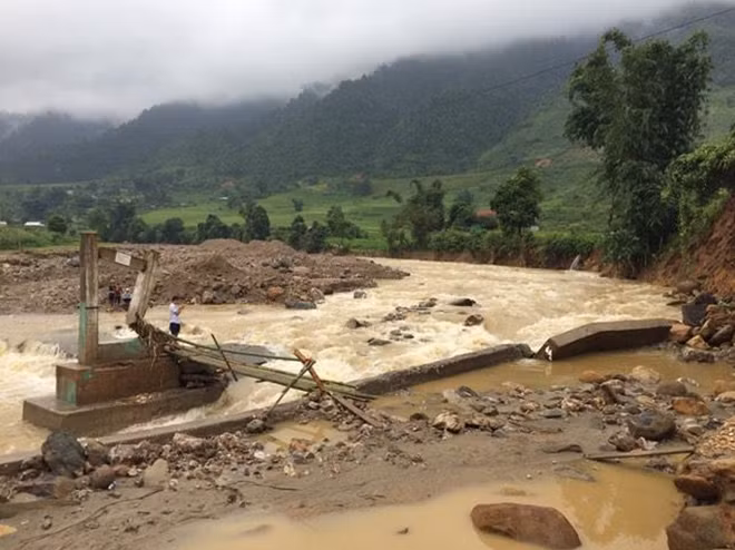 Một góc của bãi vàng Mà Sa Phìn bị sập - Ảnh: Quang Sang