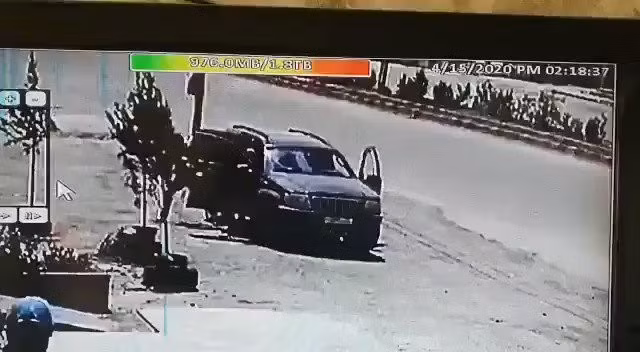 Imad Kraimi, lãnh đạo cao cấp của Hezbollah cùng 2 người tùy tùng vội vã bỏ đi sau khi quả tên lửa bắn cảnh cáo phát nổ.