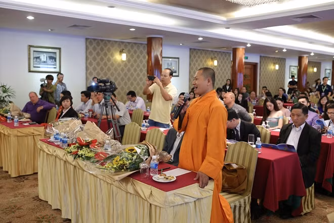 Các đại biểu đóng góp ý kiến cho chương trình tại buổi họp báo .