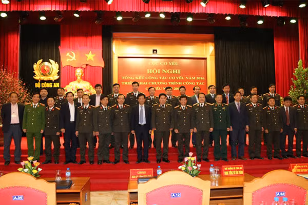 Trung tướng Bùi Văn Thành, Thứ trưởng Bộ Công an và các đại biểu dự hội nghị