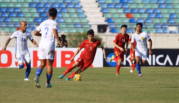 Công Vinh chưa để lại nhiều dấu ấn trong thời gian đã qua. Công Vinh chưa để lại nhiều dấu ấn trong thời gian đã qua.