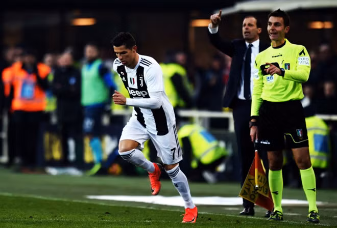Ronaldo vào sân từ băng ghế dự bị. Ảnh: Getty Images.