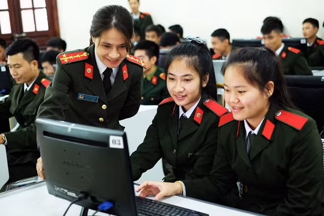 Giờ thực hành Tin học của sinh viên Học viện ANND.