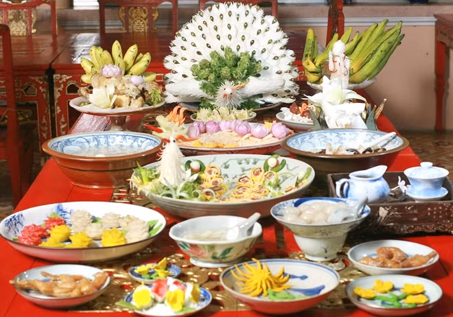 Mâm cỗ ngày Tết do nghệ nhân Tôn Nữ Thị Hà bày soạn.
