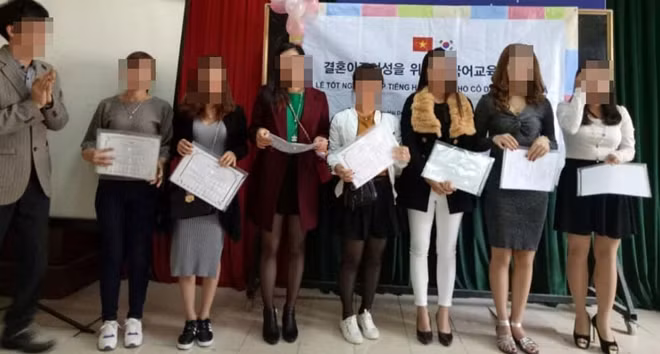 Một khóa "tốt nghiệp" của các cô gái chuẩn bị lấy chồng Hàn Quốc.