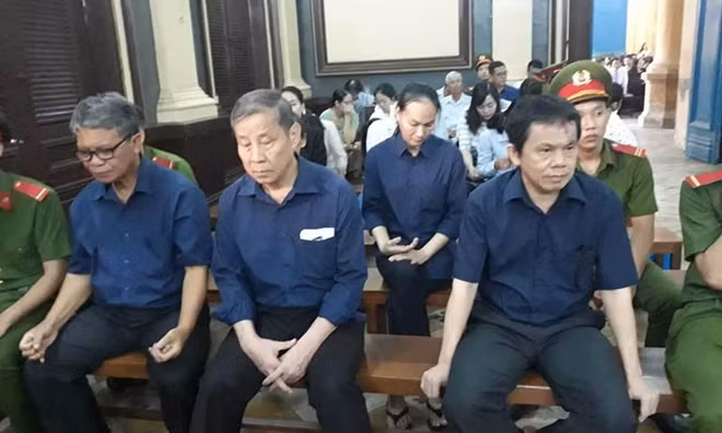 Các đồng phạm của Hứa Thị Phấn tại phiên tòa phúc thẩm ngày 25-10-2018.
