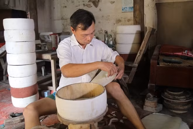 Một trong những sản phẩm "trứ danh" của ngôi làng này là trống Trung thu.