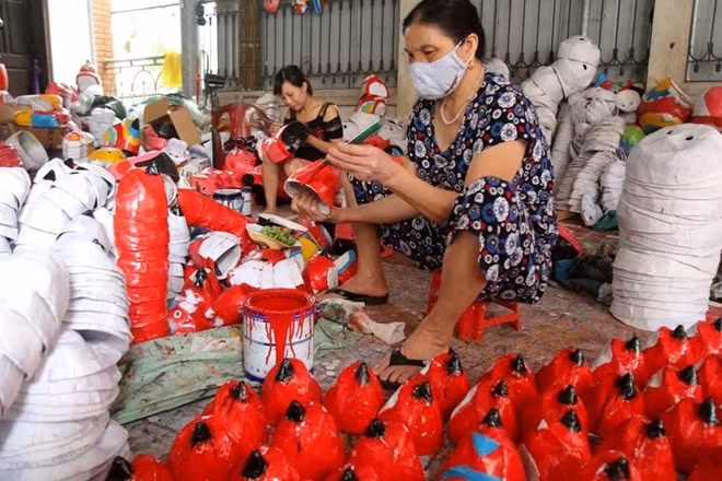Nhắc tới làng Hảo (xã Liêu Xá, huyện Yên Mỹ, tỉnh Hưng Yên) là nhắc tới nghề làm đồ chơi Trung thu truyền thống...