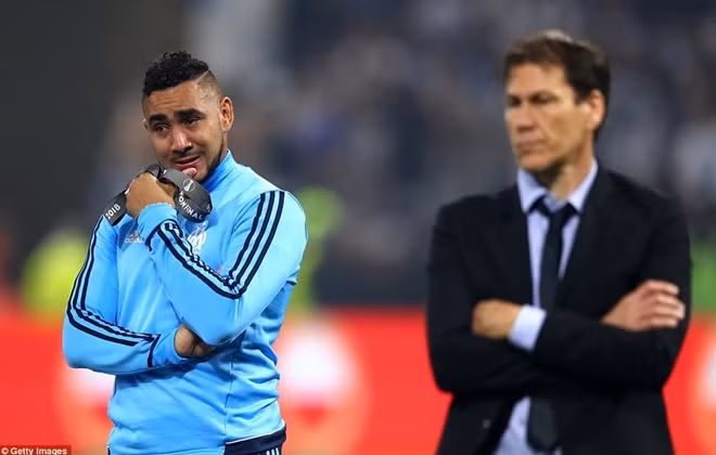 Dimitri Payet dính chấn thương khá nặng trong trận đấu.