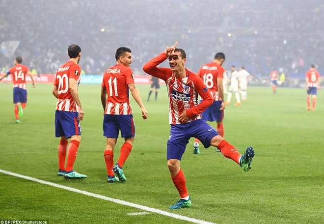 Griezmann với màn ăn mừng quen thuộc. Ảnh: BPI.